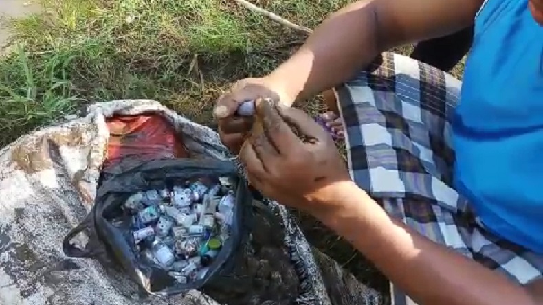 Waduh, Mahasiswa KKN Probolinggo Temukan Limbah Medis Dibuang ke Sungai