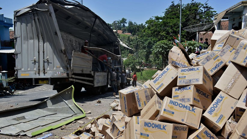 Rem Blong, Truk Pengangkut Susu Terguling di Nagreg - Bagian 1