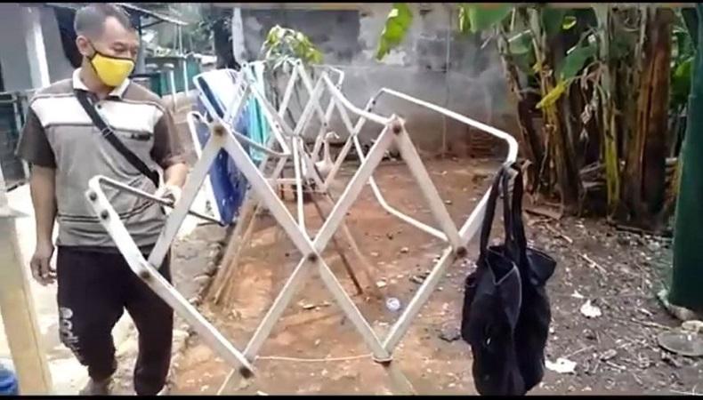 Warga Bogor Digegerkan Penemuan Bayi di Bawah Jemuran Pakaian