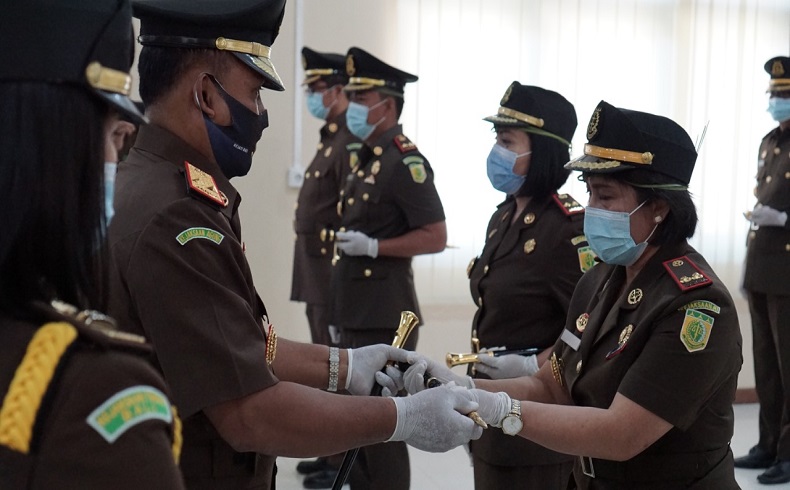 Kajati Bali Melantik Lima Pimpinan Kejaksaan Negeri