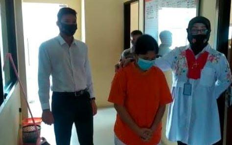 Ditagih Utang Rp50.000, Perempuan asal Medan Ini Malah Aniaya 3 Pria di Mataram