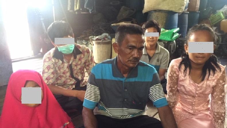 title Sebelum Hilang, IRT yang Diduga Kabur dengan Pria Bersolek dari Pagi dan Bawa Buku Nikah Sebelum Hilang, IRT yang Diduga Kabur dengan Pria Bersolek dari Pagi dan Bawa Buku Nikah