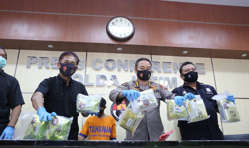 Tangkap 2 Pengedar, Polda Jatim Amankan 8,4 Kg Sabu dalam Kemasan Teh China