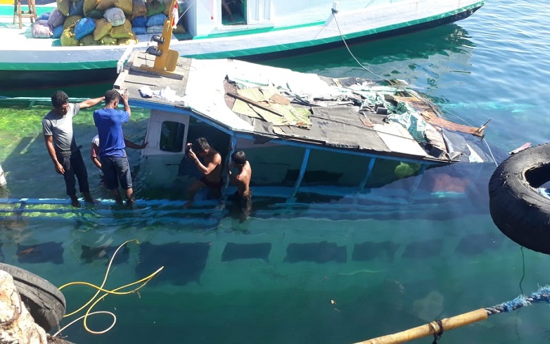 KM El Hasan Tenggelam di Pelabuhan Lewoleba Lembata