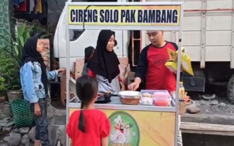 Viral Anak Pedagang Cireng Bergelar Master Wakili Indonesia di Konferensi Internasional