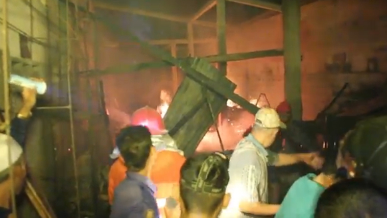 Gudang Bahan Material di Grobogan Terbakar, Petugas Kesulitan Padamkan Api