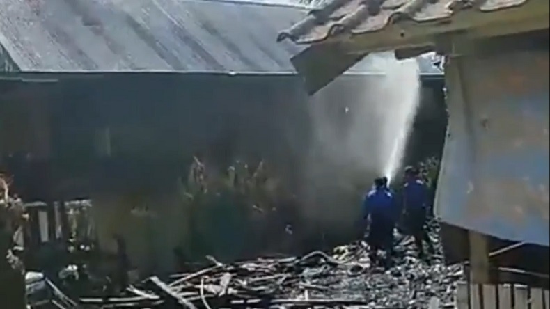 Rumah Kakek Buta Penjual Kue di Wajo Terbakar, Warga Prihatin Nasib Korban