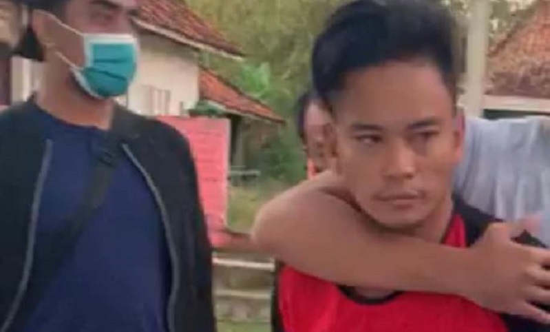 title Satreskoba Polres Sampang Tangkap Pengedar Sabu yang Melibatkan Santri Satreskoba Polres Sampang Tangkap Pengedar Sabu yang Melibatkan Santri