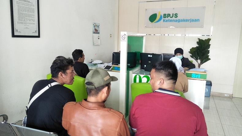 Sebanyak 198 148 Tenaga Kerja Di Makassar Terima Blt Bp Jamsostek Bagian 1