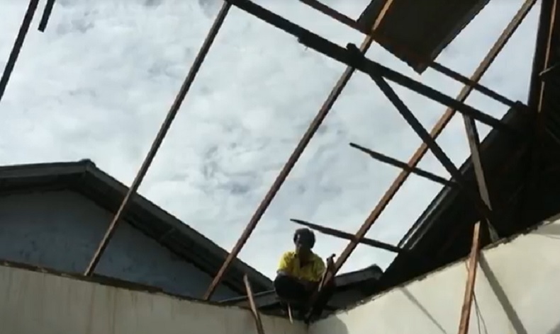 10 Rumah di Pontianak Rusak Diterjang Angin Puting Beliung 