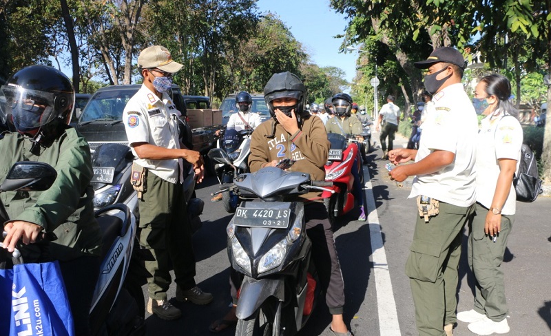 title Penggunaan Masker Warga Bali Disorot, Satpol PP: Hanya Menclok Tak Menutup Hidung Penggunaan Masker Warga Bali Disorot, Satpol PP: Hanya Menclok Tak Menutup Hidung