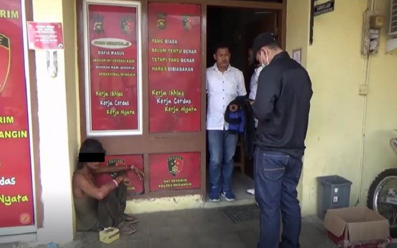 Polisi di Jambi Nyaris Ditikam Orang Gila Pakai Gunting saat Pulang Tugas