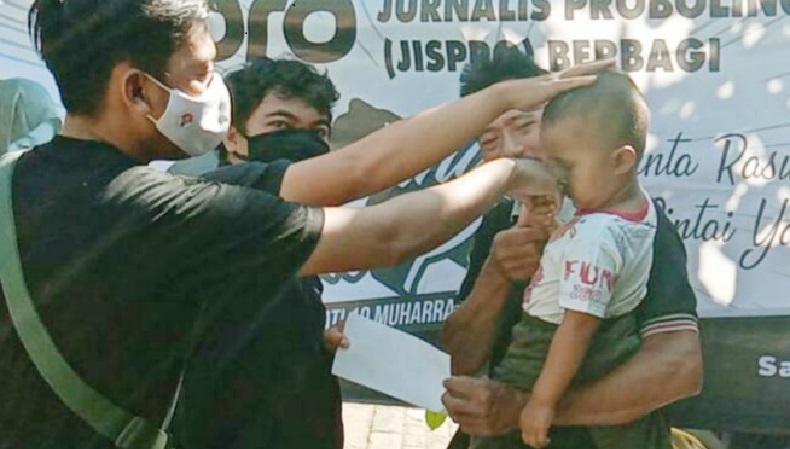 Peringati 10 Muharam, Puluhan Jurnalis Probolinggo Gelar Tradisi Usap dan Santuni Anak Yatim
