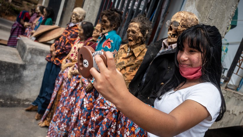 Manene, Tradisi Mengganti Pakaian Jasad Leluhur Warga Toraja - Bagian 4