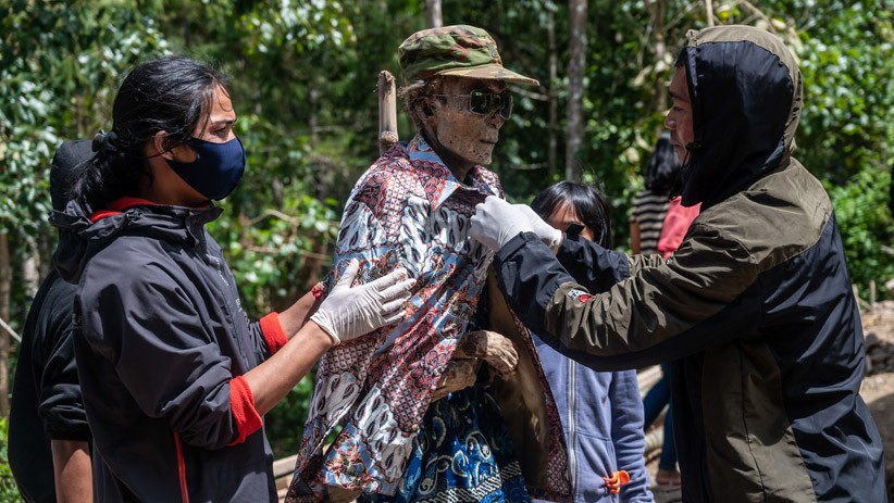 Manene, Tradisi Mengganti Pakaian Jasad Leluhur Warga Toraja - Bagian 5