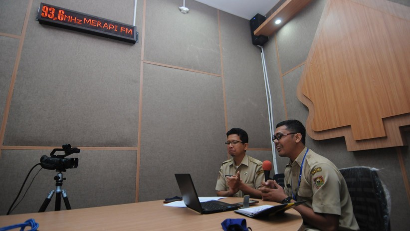 Guru-Guru di Boyolali Manfaatkan Siaran Radio untuk Pembelajaran Jarak Jauh - Bagian 1