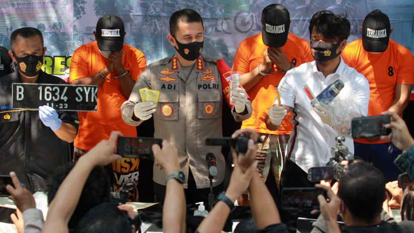 Pembius Penumpang Pesawat Ditangkap Aparat Polres Bandara Soekarno-Hatta - Bagian 1