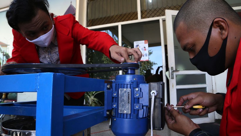 Mahasiswa Untag Surabaya Rancang Inovasi Mesin Adonan Kue Berkecepatan Tinggi - Bagian 2