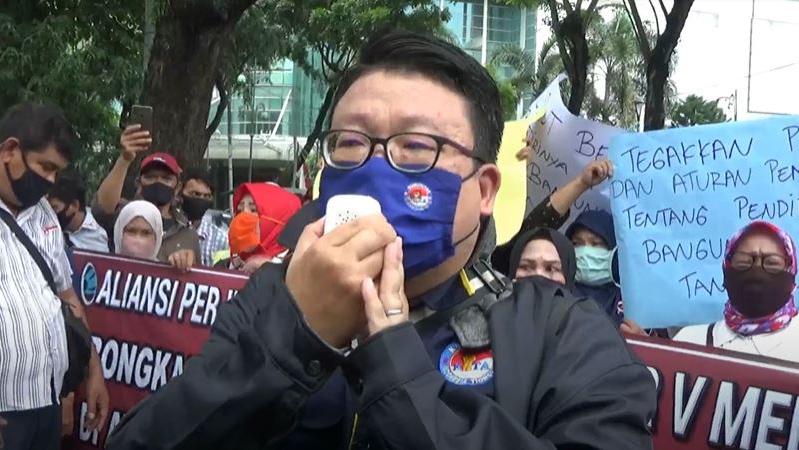 title Tempat Tinggal Jadi Langganan Banjir, Warga Medan Sunggal Demo di Kantor DPRD Tempat Tinggal Jadi Langganan Banjir, Warga Medan Sunggal Demo di Kantor DPRD
