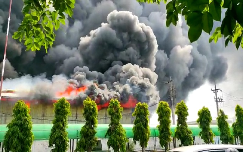 Gudang Polytron di Demak Kebakaran