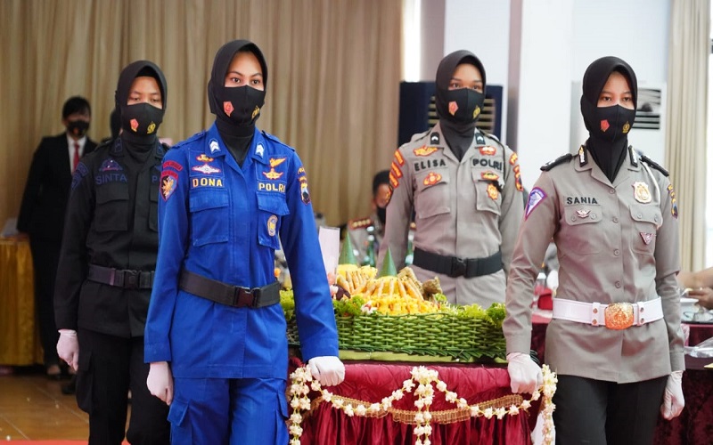 HUT Ke-72 di Tengah Pandemi Covid-19, Polwan Diminta Jadi ...