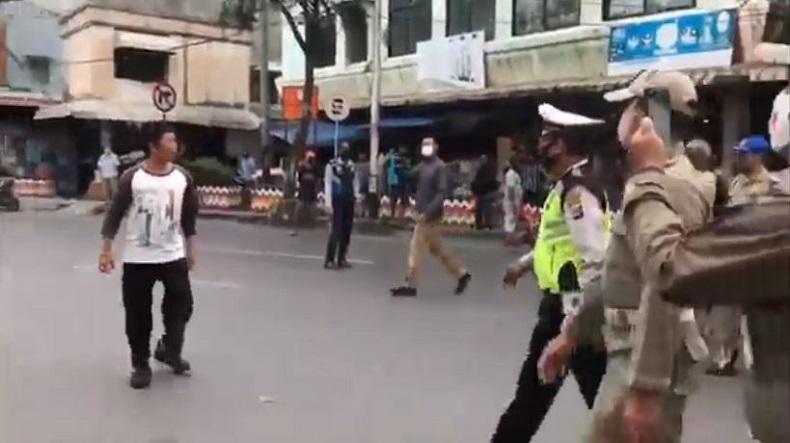 Terjaring Razia karena Tak Pakai Masker, Warga Banjarmasin Kabur dan Lawan Petugas