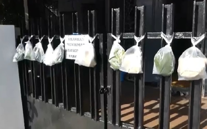 Terkenal Dermawan, Janda di Solo Sediakan 100 Bungkus Nasi Tiap Hari di Pagar Rumah