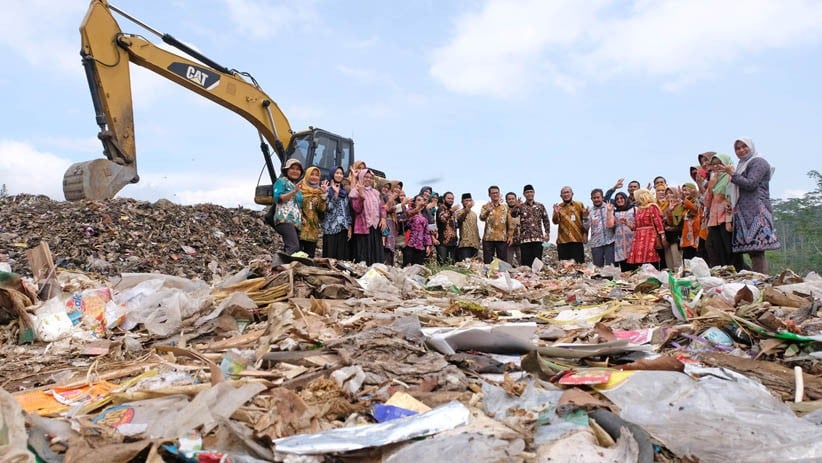 Pejabat Kabupaten Temanggung Dilantik di Tempat Pembuangan Sampah - Bagian 3