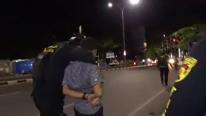 title Balas Dendam, Geng Motor di Makassar Serang Warga Nongkrong di Warkop Balas Dendam, Geng Motor di Makassar Serang Warga Nongkrong di Warkop