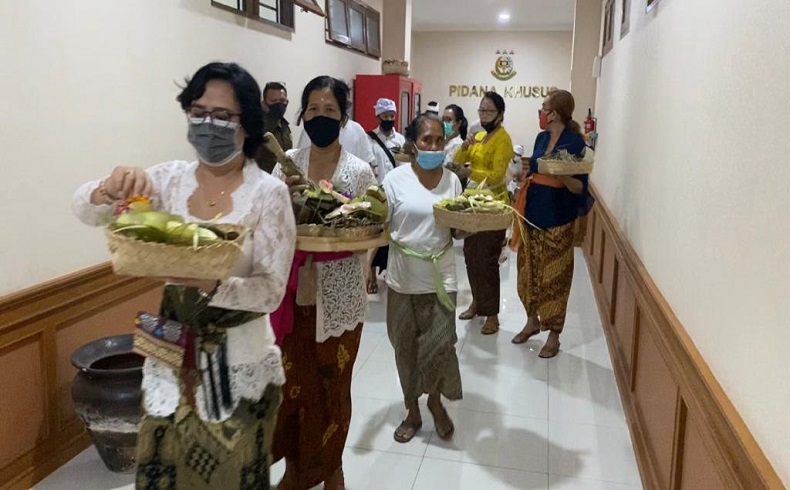 Kejati Bali Gelar Upacara Pembersihan di Depan Toilet, Tempat Tri Nugraha Bunuh Diri