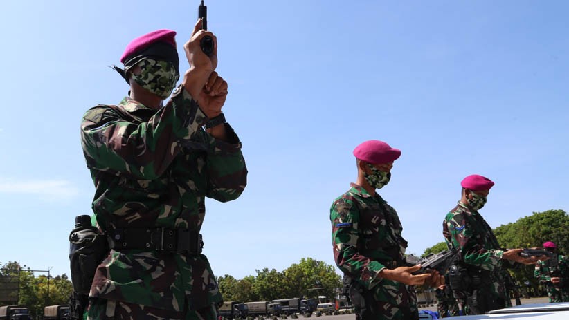 Begini Aksi Prajurit Marinir Bongkar Pasang Senjata dengan Mata Tertutup - Bagian 3