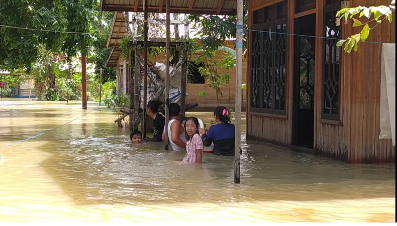 783 Rumah di Kecamatan Kintap Terendam Banjir, Lansia dan Anak Dievakuasi