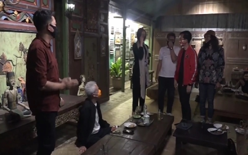 Pengunjung Angkringan Sungkan saat Gibran Datang, Ganjar: Dia Bukan Anak Presiden