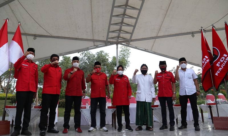 Daftar Usai Salat Jumat, Eri-Armuji Diantar WS menuju KPU Surabaya