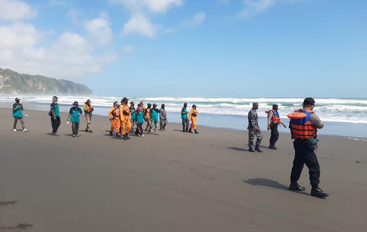 Hari Pertama Pencarian Korban Tenggelam Pantai Parangtritis Nihil, Dilanjutkan Besok Pagi