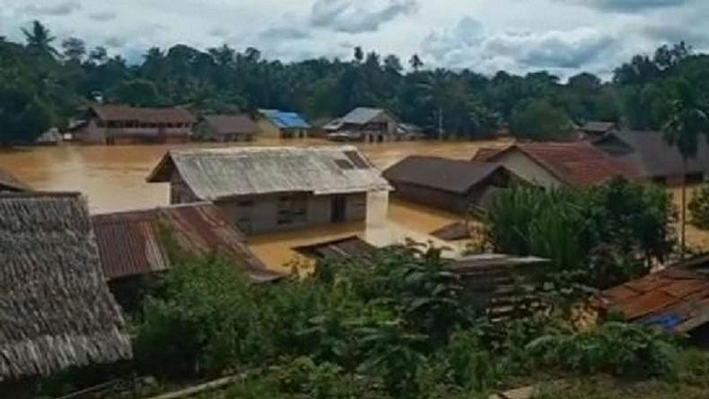 title Banjir di Landak Kalimatan Barat, 10 Desa Terendam Air Setinggi 1 Meter Banjir di Landak Kalimatan Barat, 10 Desa Terendam Air Setinggi 1 Meter