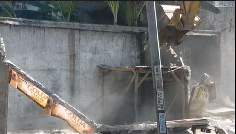 title Tak Punya Izin, 15 Bangunan Liar di Bojonegoro Dirobohkan Tak Punya Izin, 15 Bangunan Liar di Bojonegoro Dirobohkan