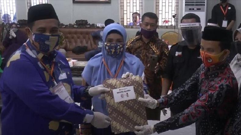 Daftar ke KPU, Chaidir Syam dan Suhartina Bohari Siap Bertarung di Pilkada Maros 2020