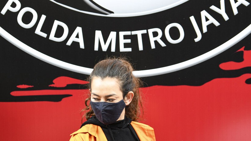 Foto-Foto Reza Artamevia Ditangkap Polisi karena Kasus Narkoba - Bagian 3