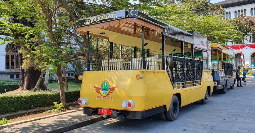 Keseruan Keliling Kota Bandung Dengan Bus Bandros Di Tengah Pandemi
