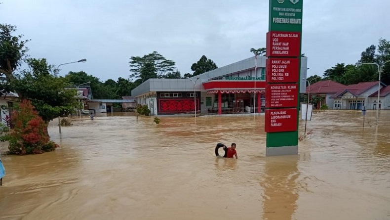 Hujan Intensitas Tinggi Akan Guyur Landak Kalbar, Bupati: Waspada Banjir dan Tanah Longsor