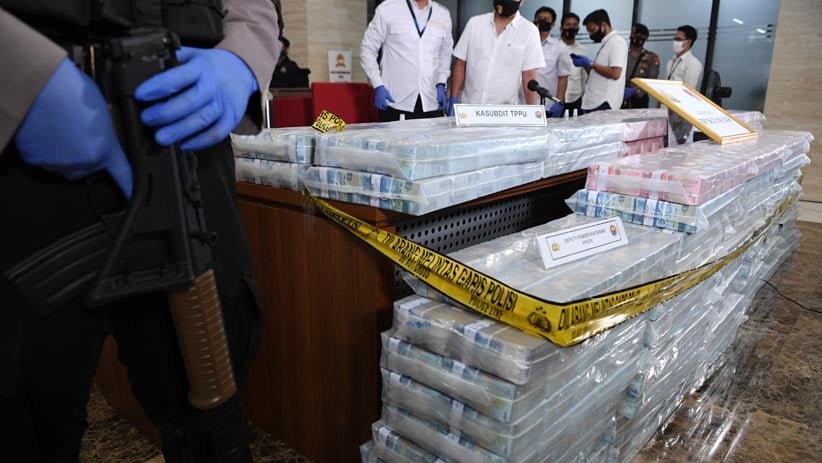 Penampakan Uang Puluhan Miliar Hasil Penipuan Pembelian Ventilator Covid-19 - Bagian 2