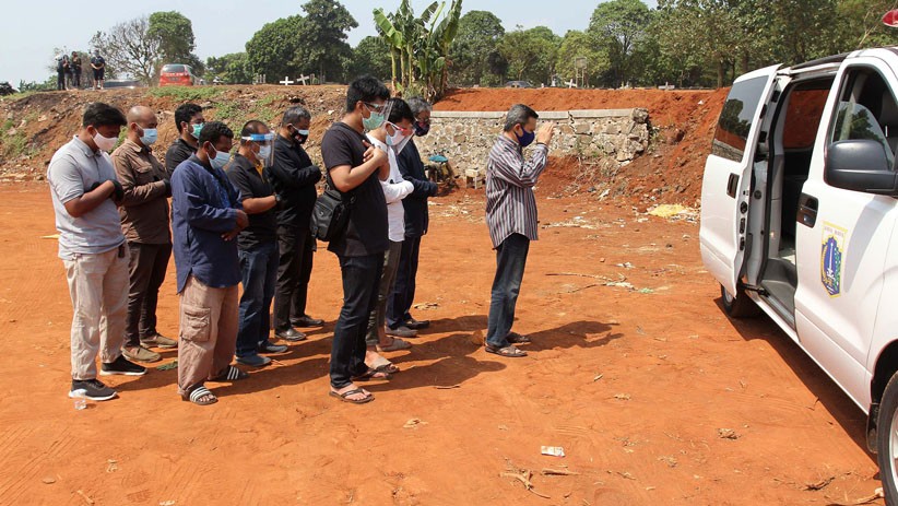 Korban Covid-19 Meningkat, Lahan TPU Pondok Ranggon Penuh - Bagian 3
