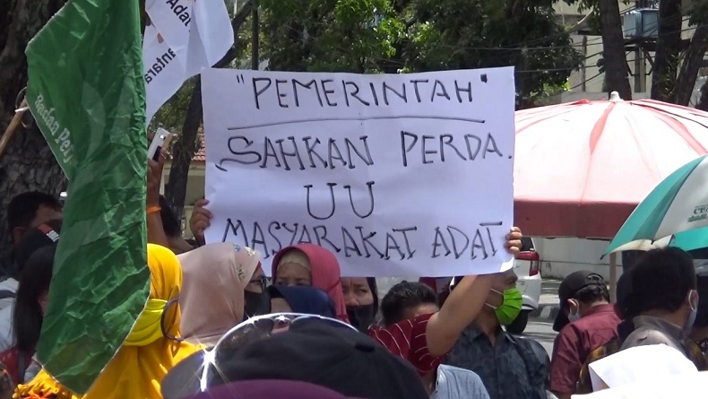 Desak Pembahasan RUU, Ratusan Masyarakat Adat Unjuk Rasa di Kantor Gubernur Sumut