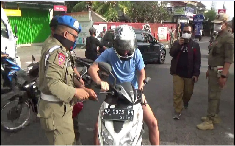 Tak Pakai Masker, 3 Warga di Kabupaten Badung Pilih Dihukum Gotong Royong