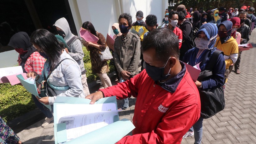 Antusiasme Warga Kediri Antre Daftar Bantuan Tunai Usaha Mikro - Bagian 2