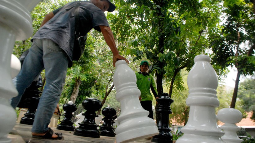 Penampakan Catur Ukuran Raksasa di Taman Singkarak Benhil - Bagian 3
