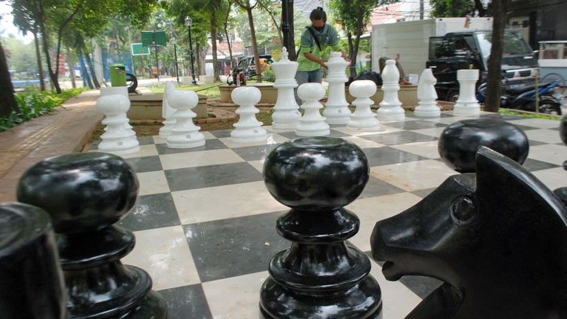 Penampakan Catur Ukuran Raksasa di Taman Singkarak Benhil - Bagian 2