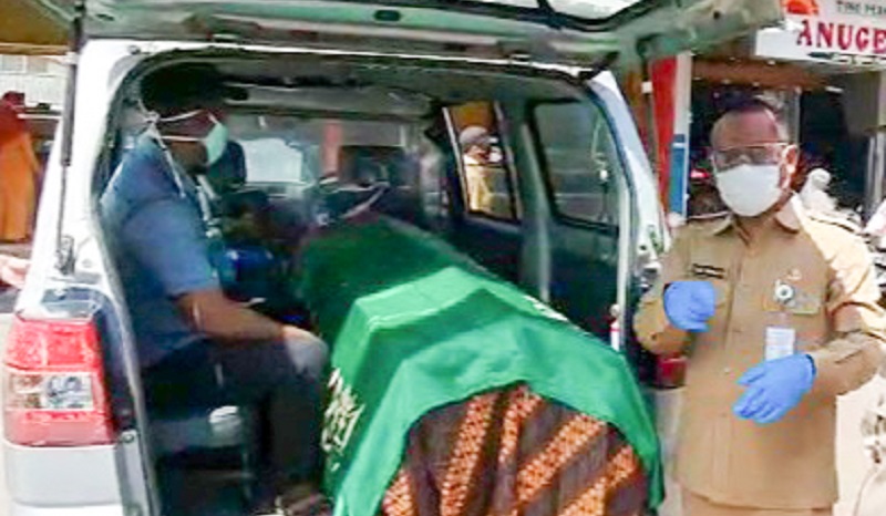Disanksi Masuk Ambulans dan Peti Mati, Warga Probolinggo Ini Ketakutan dan Kabur