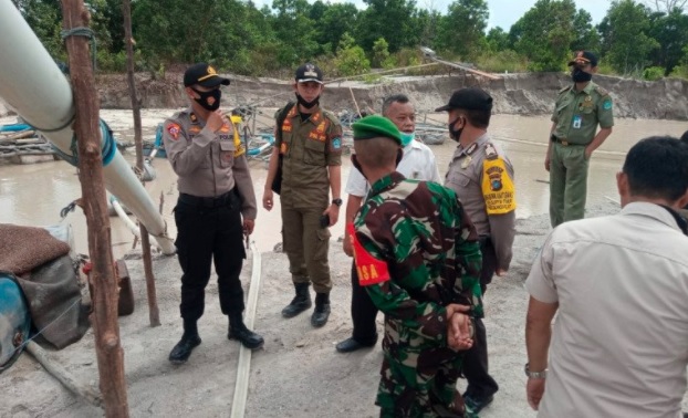 Tim Gabungan TNI-Polri Tertibkan Penambangan Biji Timah Ilegal Sungailiat Bangka